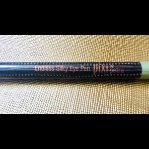 Endless Silky Eye Pen Pixie by Petra in Black